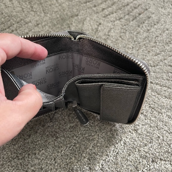 Michael Kors Wallet - Picture 4 of 4